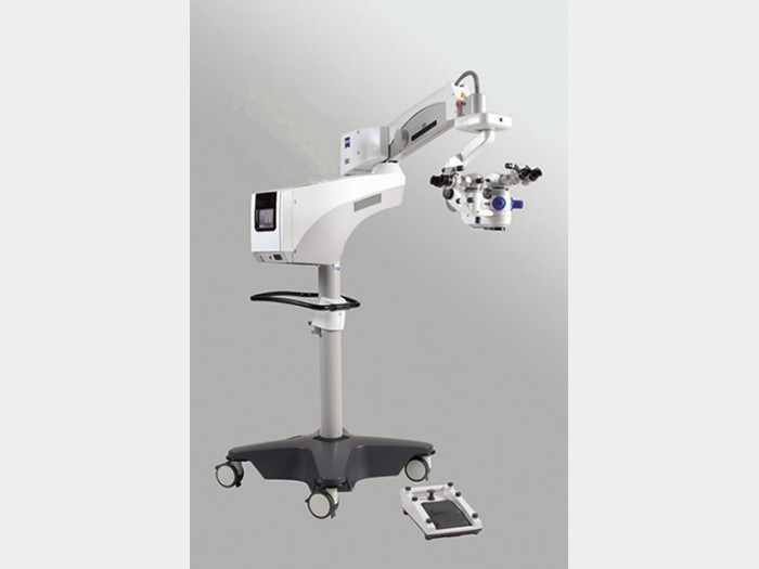手術顕微鏡：ZEISS LUMERA700